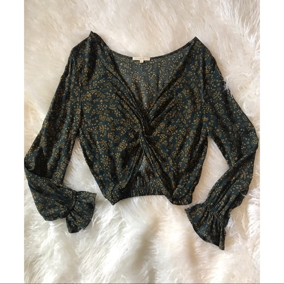 Forest green crop top🌲 - Picture 2 of 4